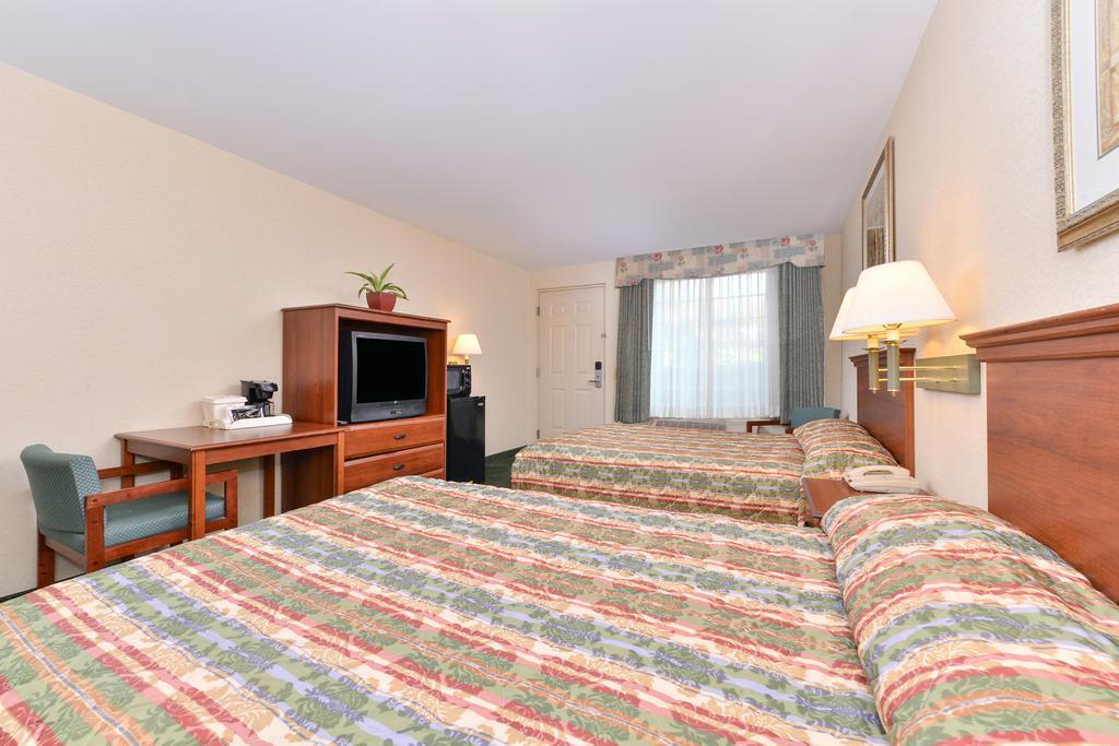 Tower Inn And Suites Of Guilford / Madison Bilik gambar