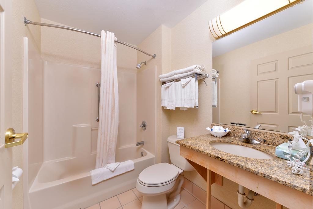 Tower Inn And Suites Of Guilford / Madison Bilik gambar