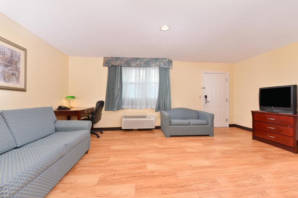 Tower Inn And Suites Of Guilford / Madison Bilik gambar