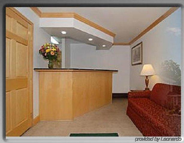 Tower Inn And Suites Of Guilford / Madison Dalaman gambar