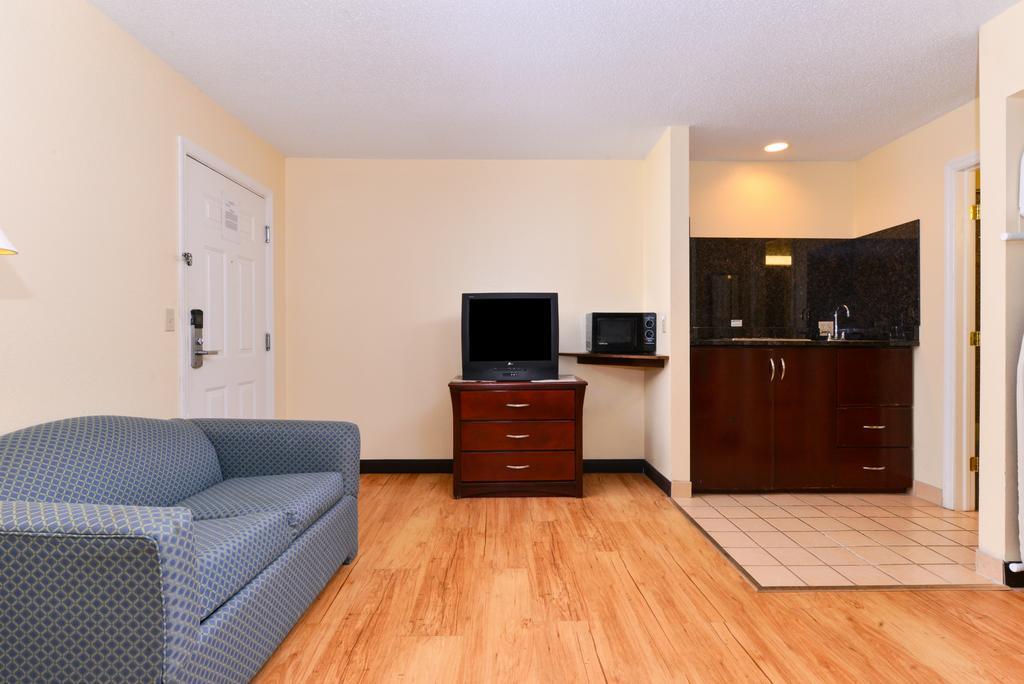Tower Inn And Suites Of Guilford / Madison Luaran gambar