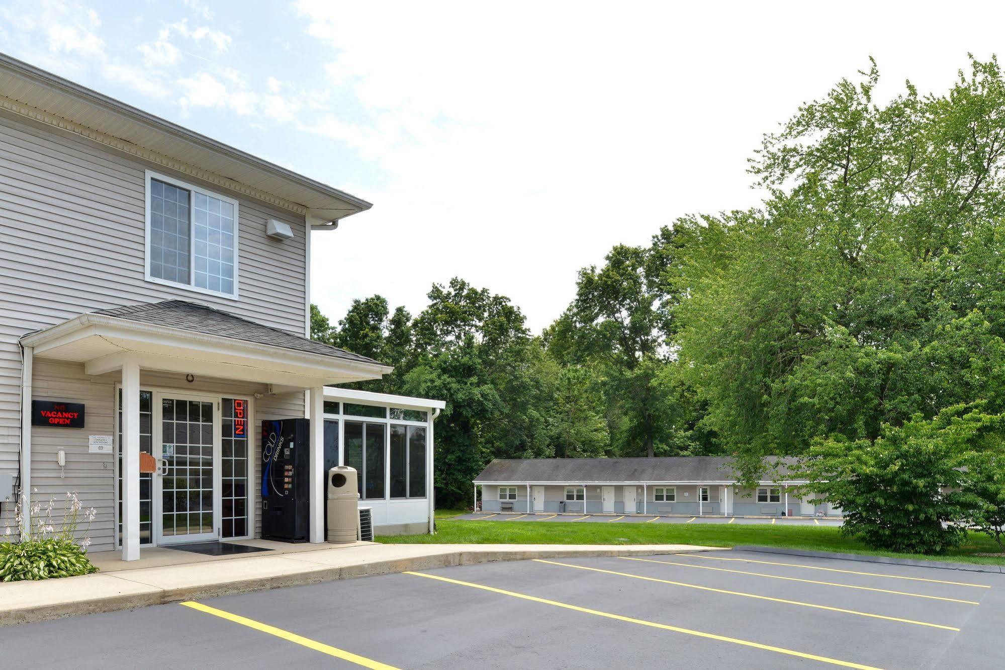 Tower Inn And Suites Of Guilford / Madison Luaran gambar