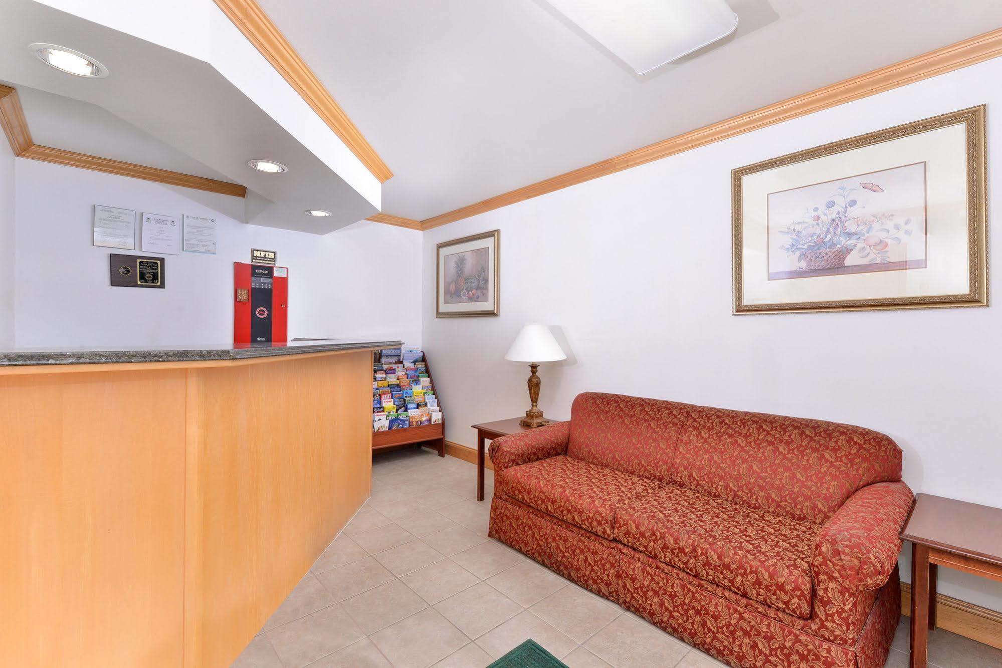 Tower Inn And Suites Of Guilford / Madison Luaran gambar
