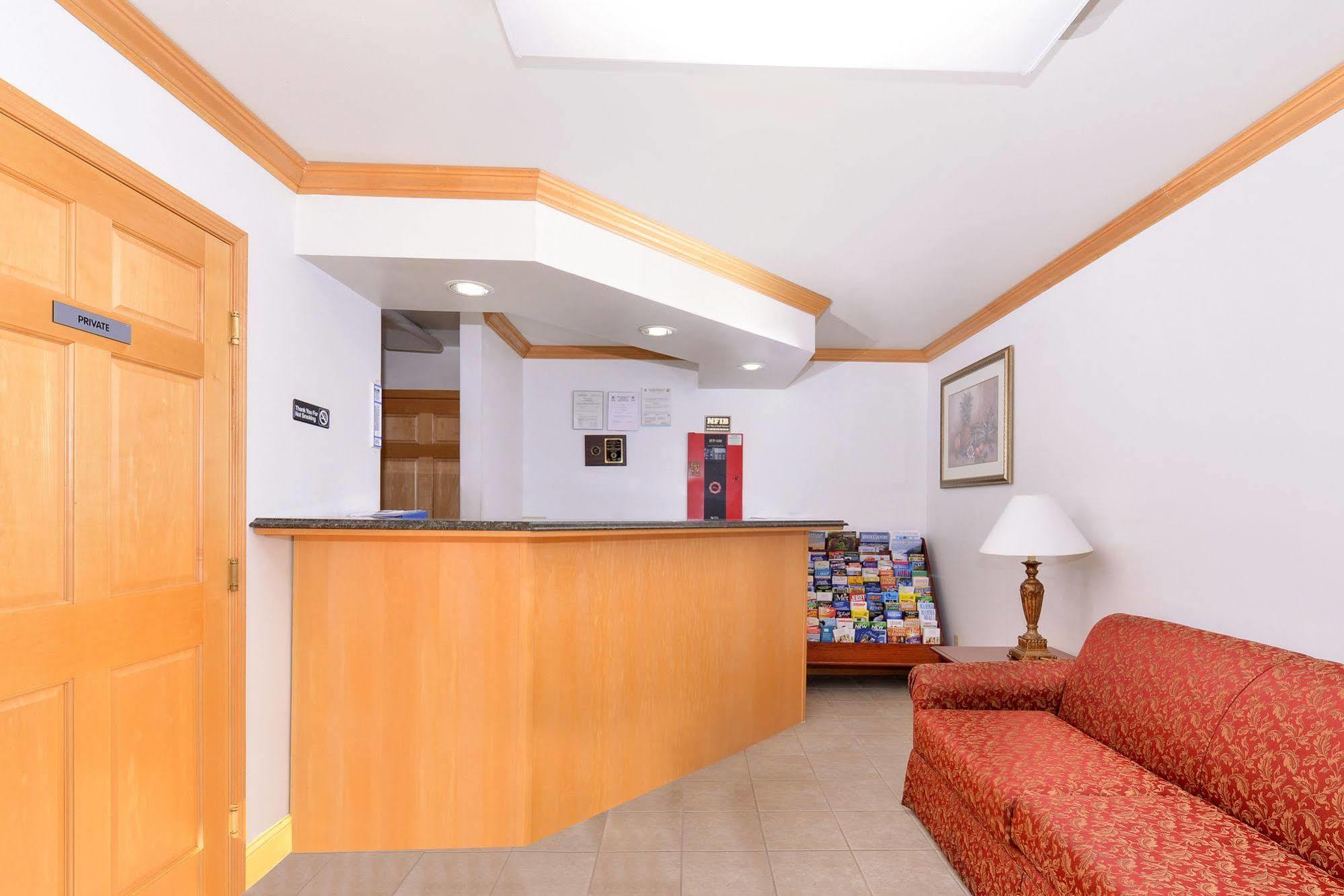 Tower Inn And Suites Of Guilford / Madison Luaran gambar