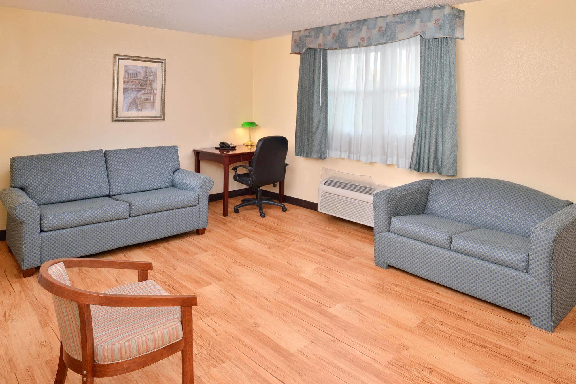 Tower Inn And Suites Of Guilford / Madison Luaran gambar