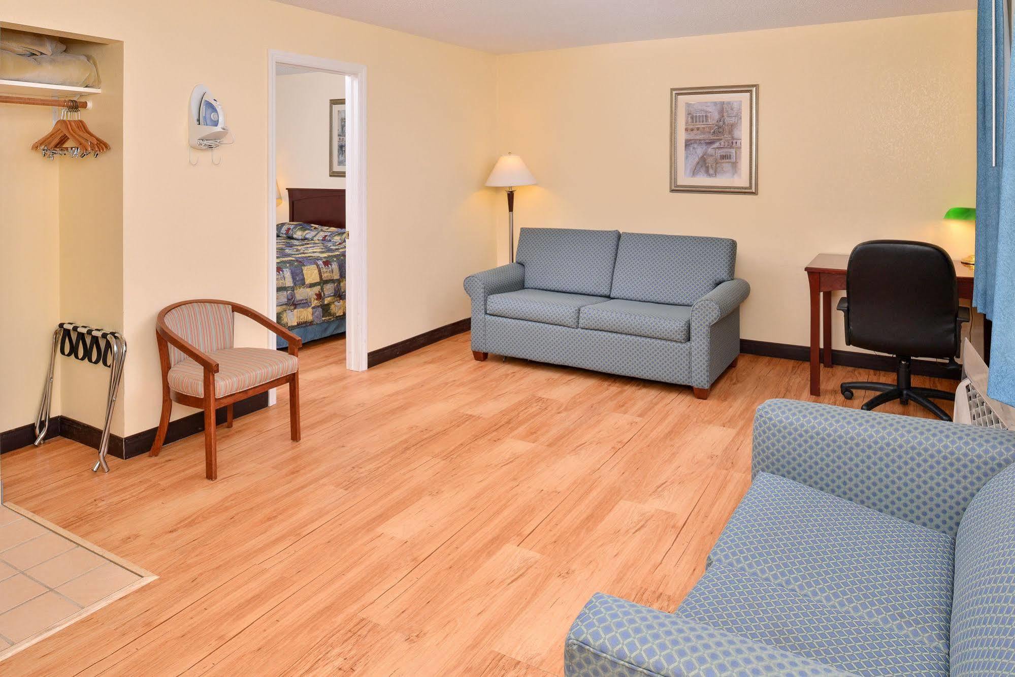 Tower Inn And Suites Of Guilford / Madison Luaran gambar