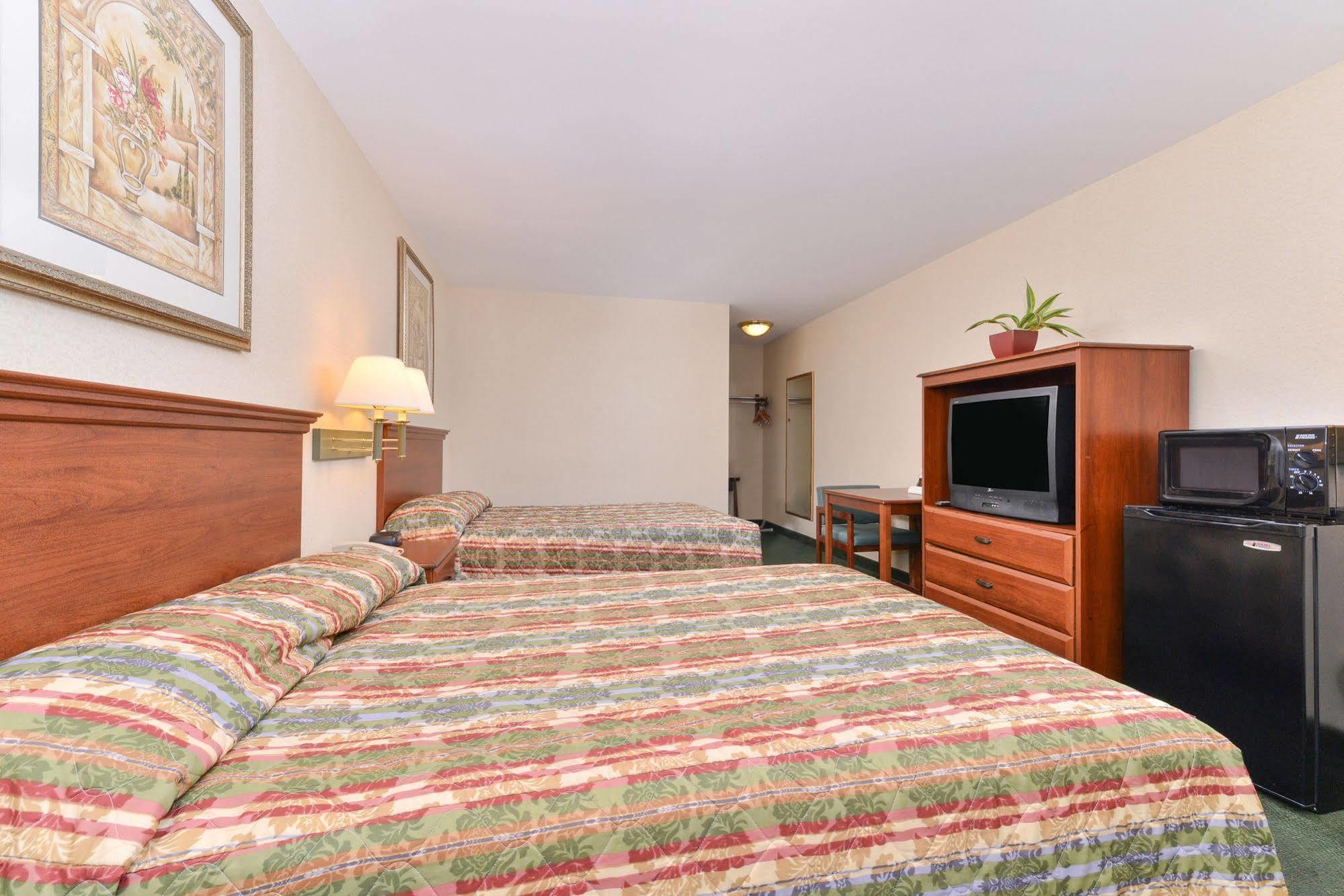 Tower Inn And Suites Of Guilford / Madison Luaran gambar